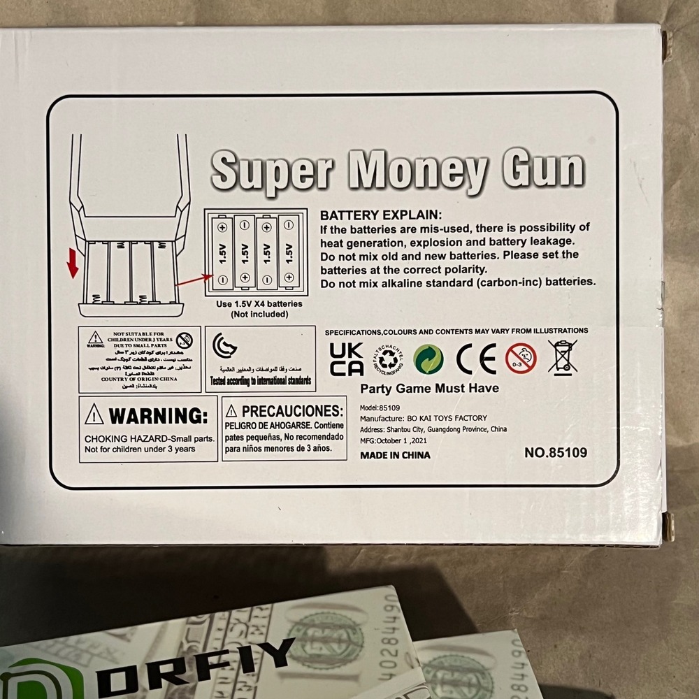 Bo Kai Toys Super Money Gun Gold Prop Cash Cannon with 3 Orfiy Prop Money 85109 - Picture 2 of 4
